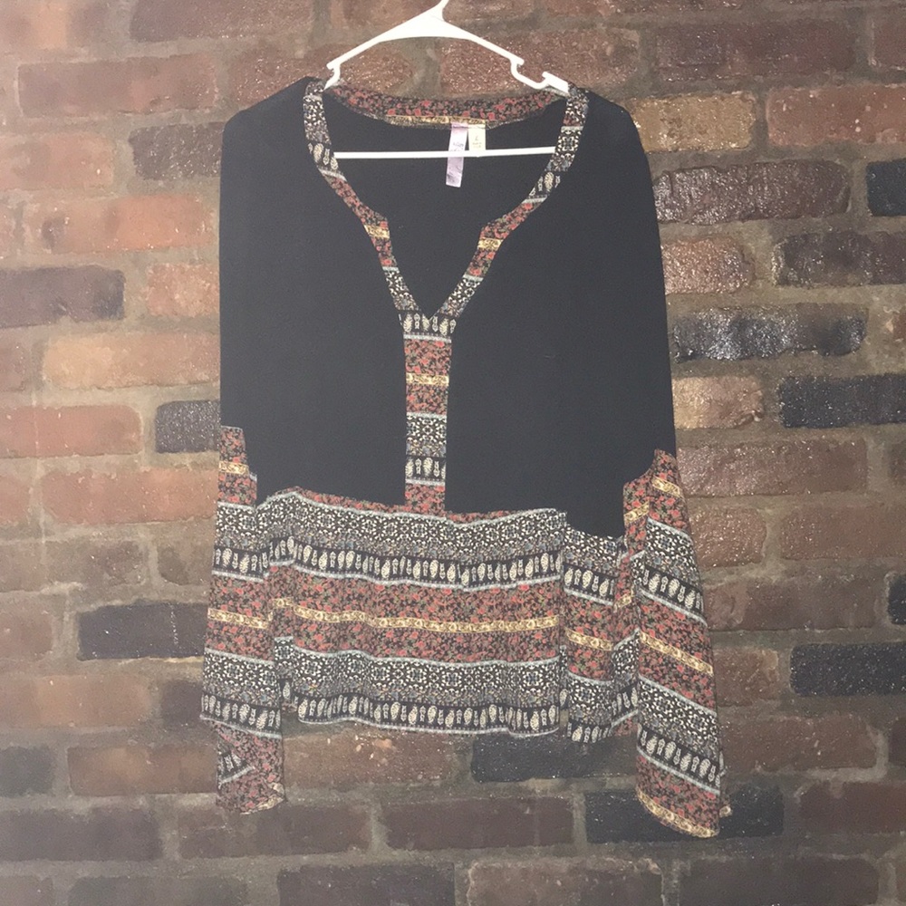 BEAUTIFUL BELL SLEEVE BLOUSE! ❤️